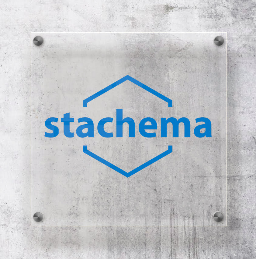 21022459 — Odzyskano Logo Stachema na betonowej ścianie